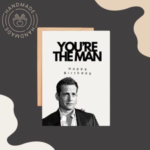 Carte d'anniversaire inspirée d'un costume Harvey Specter pour homme Idée cadeau amusante C'est toi l'homme Papeterie unique pour fan d'émissions de télévision pour lui Ami collègue