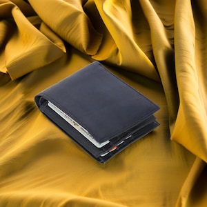 Cartera de cuero negro artesanal para hombre: minimalista, plegable, con bloqueo RFID y ranuras para tarjetas. ¡Un regalo para él!