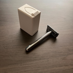 Razor Blade Dispenser