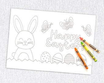 Può includere: Una pagina da colorare in bianco e nero con un coniglio, farfalle e uova di Pasqua. Il testo "Buona Pasqua!" è scritto in un font fantasioso.