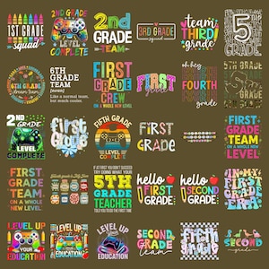 Puede incluir: Una colección de diseños gráficos coloridos con textos relacionados con los grados escolares, incluyendo "1st Grade", "2nd Grade", "3rd Grade", "5th Grade" y "6th Grade". Los diseños presentan elementos como mandos de videojuegos, lápices y manzanas.
