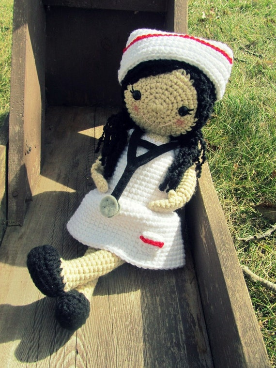 Poupée Infirmière Au Crochet Avec Un Chapeau Dinfirmière Et Etsy