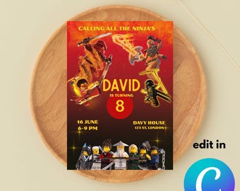 Op de afbeelding: Een verjaardagsuitnodiging met een rode achtergrond en ninja-afbeeldingen. De uitnodiging zegt "DAVID wordt 8" en bevat evenementdetails. De woorden "EDITABLE TEMPLATE" en "edit in C" zijn ook zichtbaar.