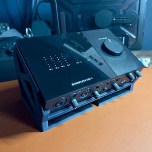Native Instruments Komplete Audio 6 Stand Mount