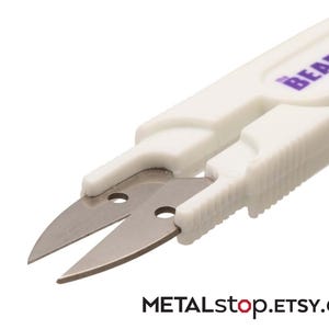 Thread Cutting Embroidery Quilter Scissor or Snip tool with short sharp blades and spring action handle with safety cap