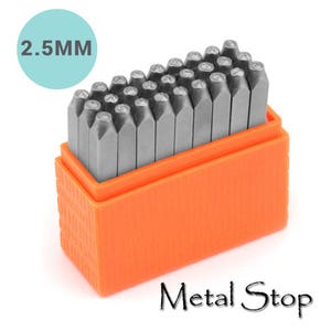 Juego de sellos de letras de metal minúsculas de 2,5 mm de Impressart Aprox. 3/32" - Fuente Arial Sans Serif - El mejor juego de sellos de letras para herramientas de fabricación de joyas