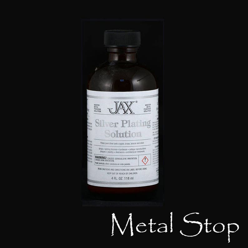 Pu&ograve; includere: Una bottiglia di vetro marrone di soluzione per argentatura JAX con un tappo nero. L'etichetta recita "Silver Plating Solution" e include avvertenze di sicurezza. La bottiglia contiene 118 ml.