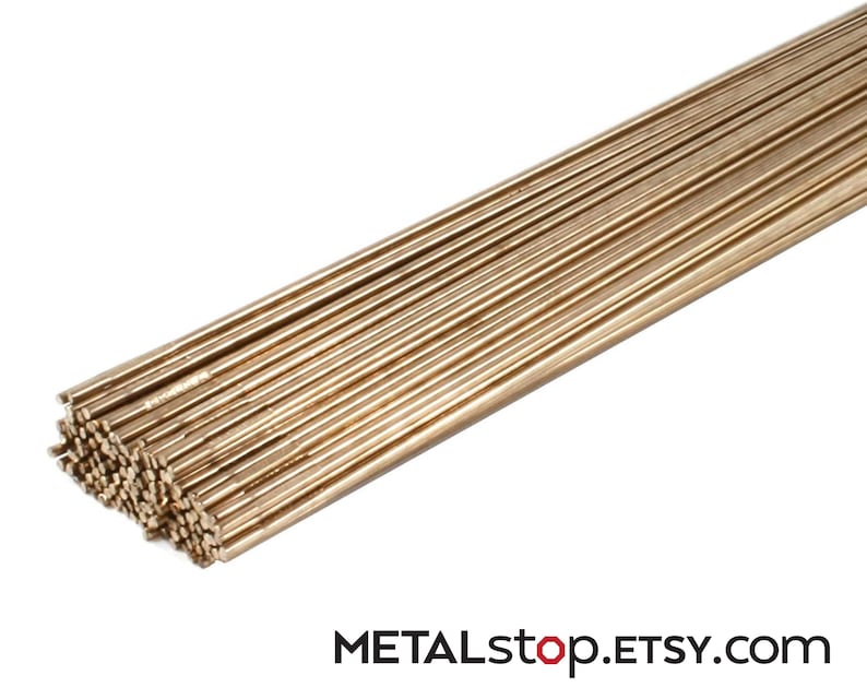 Pode incluir: Um feixe de finas varetas met&aacute;licas douradas, provavelmente lat&atilde;o ou uma liga semelhante, dispostas em uma pilha organizada. As varetas s&atilde;o paralelas e uniformemente espa&ccedil;adas, refletindo a luz. O nome da loja Etsy, METALstop.ETSY.com, &eacute; vis&iacute;vel na parte inferior.