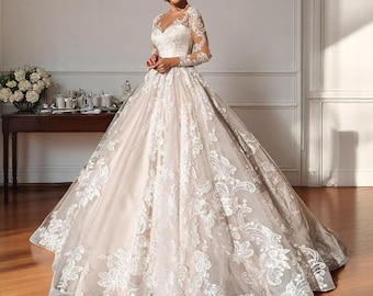 Elegant Bridal Gown Lace Wedding Dress with Floral Applique, Backless Tube Top And Long Tail for Romantic Garden Weddings