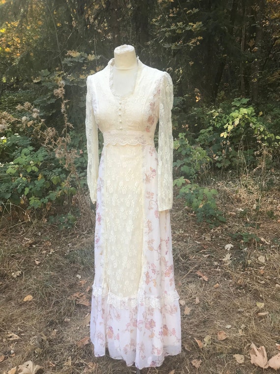Gunne Sax Style 70's Floral and Lace Dress