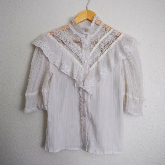 Jessica’s Gunnies Vintage Blouse with three quarte