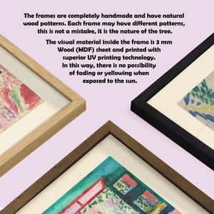 Puede incluir: Tres obras de arte enmarcadas con marcos de madera de diferentes colores: marr&oacute;n claro, marr&oacute;n oscuro y negro. Los marcos est&aacute;n hechos a mano y tienen patrones de madera natural. El material visual dentro del marco es una l&aacute;mina de madera (MDF) de 3 mm.