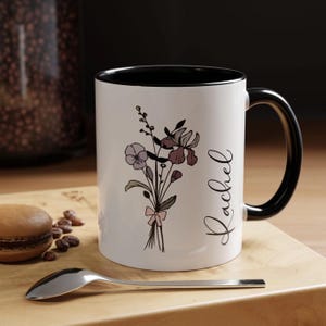 Tazza personalizzata con fiore di nascita Coquette, tazza da caffè floreale personalizzata, regalo per la mamma, regalo per la figlia, regalo per la migliore amica, regali sotto le tazze da 11 once