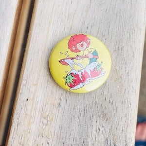 Vintage 1980s Badge
