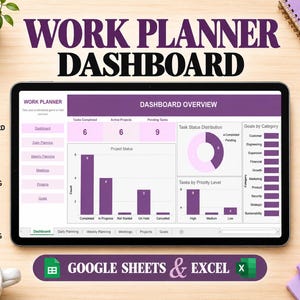 Può includere: Un dashboard digitale per la pianificazione del lavoro visualizzato su uno schermo di tablet, con grafici viola e bianchi, indicatori di stato dei progetti e metriche di monitoraggio delle attività. L'interfaccia include schede di navigazione e i loghi Google Sheets ed Excel.