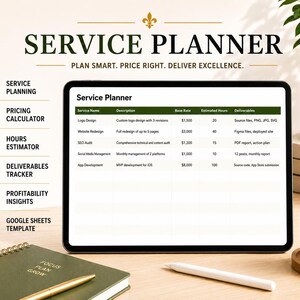 Op de afbeelding: Een digitale serviceplanner weergegeven op een tablet, met een groene en witte tabel. De tekst "SERVICE PLANNER" staat bovenaan. De planner bevat servicenamen, beschrijvingen, basistarieven en deliverables. Een notitieboek en pen staan op de voorgrond.