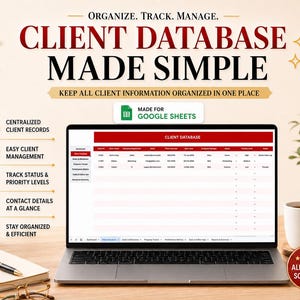 Puede incluir: Un port&aacute;til que muestra una hoja de c&aacute;lculo de "Base de datos de clientes", con el texto "Organize. Track. Manage. Client Database Made Simple." Un cuaderno, un bol&iacute;grafo y una taza de caf&eacute; est&aacute;n en el escritorio. La imagen promociona Google Sheets.
