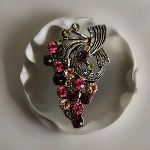 Flower bouquet brooch