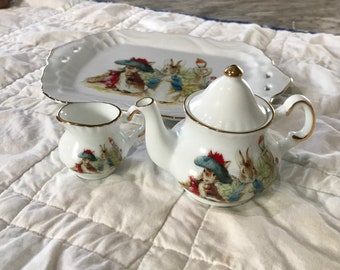 Vintage Beatrix Potter Peter Rabbit Children’s Tea Set Teapot Tray Creamer