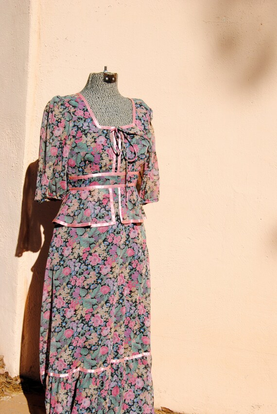 Vintage 1970's Floral Peasant Dress