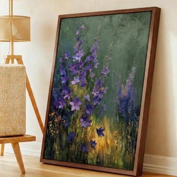 Lienzo pintado al óleo de flores silvestres moradas, arte mural floral en tonos verdes intensos, lienzo de pradera botánica, arte floral enmarcado de gran tamaño, decoración moderna de estilo rústico.