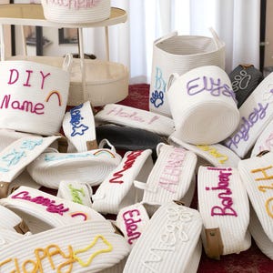 Personalisierter Spielzeug- und Wäschekorb - Aufbewahrungskorb mit individuellem Namen für Babys, Haustiere oder Kinder | Kinderzimmer Dekor | Baby-Dusche-Geschenk | Hund Katze Organizer