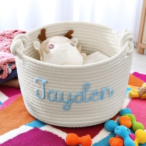 Personalisierter Hundespielzeugkorb - Aufbewahrungskorb mit individuellem Namen für Haustierspielzeug| Handgewebter Jute Organizer für Hunde | Süßes Hunde Geschenk & stilvolles Wohnkultur