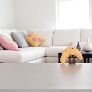 Bonita almohada de croissant: cojín de peluche con forma de comida para habitación infantil, idea de regalo, decoración kawaii para el hogar, divertida almohada familiar, un acogedor detalle para la sala de estar.