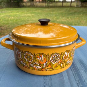 Vinatge Gold Enamelware Cooking Pot with Retro Floral Design