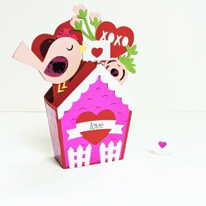 Personalizar Birdhouse Valentine Pop-up Card, titular personalizado de la tarjeta de regalo Galentine Love, tarjeta de aniversario en blanco
