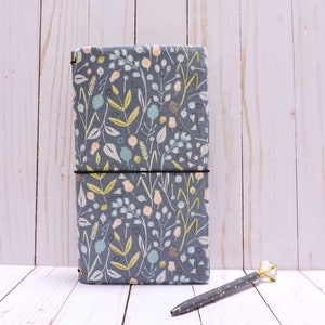 Blue Floral Standard Fabric Midori Traveler's Notebook, Vegan Fauxdori A5 A6 oder B6 TN und Moleskin Notebook Cover