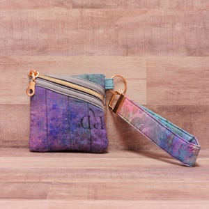 Gestepptes Indigo-Grunge-Armband, Damast-Schlüsselanhänger-Armband, gepolstertes Ohrhörer-Etui, Roségold-Gunmetall-Silbergold Kleine Tasche