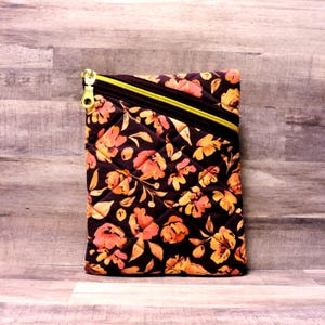 Étui pour Kindle à fleurs prune, étui pour iPad rembourré à fleurs bordeaux, étui pour liseuse, pochette pour livre matelassée,
