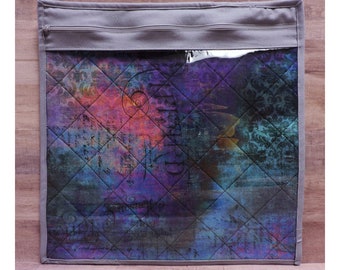 Pochette de projet damassé indigo : devant en vinyle, sac de scrapbooking matelassé