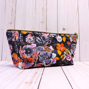 Bolsa com zíper floral para Halloween, bolsa para lápis com flores ousadas, bolsa de cosméticos de algodão, bolsa para planejador em formato de teia de aranha, bolsa para artigos de higiene pessoal, bolsa clutch de algodão