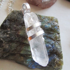 Natural Clear Quartz Crystal Druzy Point Wire Wrapped Pendant Necklace immagine 8