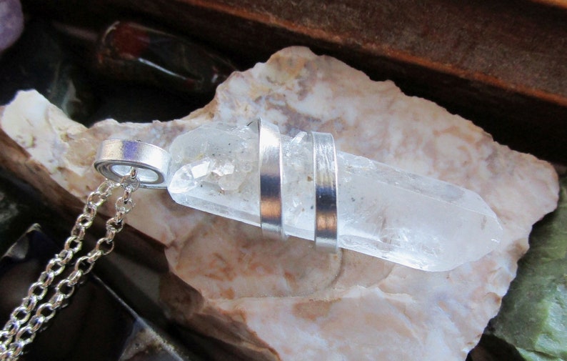 Natural Clear Quartz Crystal Druzy Point Wire Wrapped Pendant Necklace immagine 5