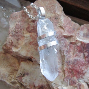 Natural Clear Quartz Crystal Druzy Point Wire Wrapped Pendant Necklace immagine 3