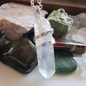 Natural Clear Quartz Crystal Druzy Point Wire Wrapped Pendant Necklace immagine 7