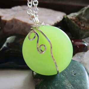 Vintage UV Glow Green Opal Glass Disc Wire Wrapped Pendant Necklace