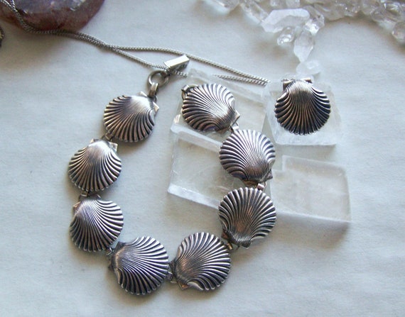Vintage Beau Sterling Silver Repoussee Seashell B… - image 1