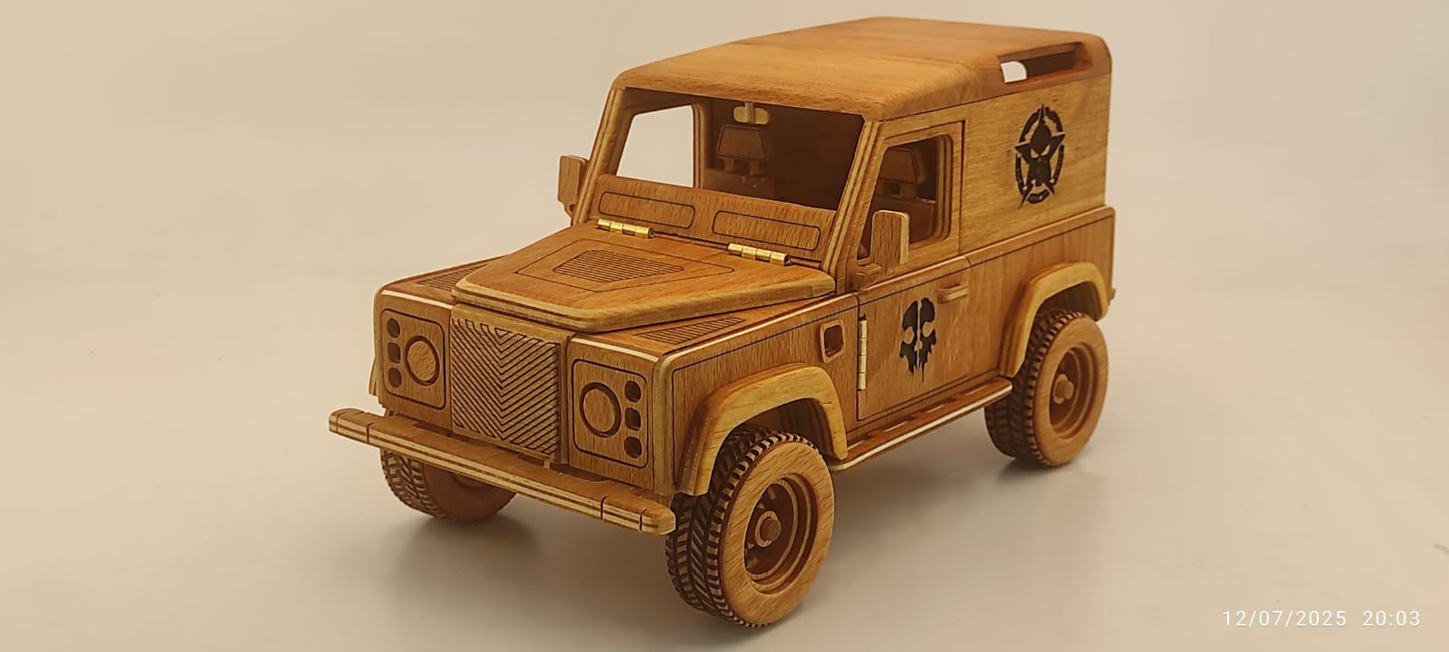 Wooden land rover toy Italia