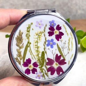 Pill Organizer with Real Flowers, Large Round 3 Compartment Resin Pill Box