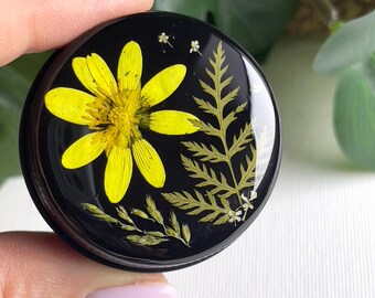 Pastillero inspirado en la naturaleza: Caja de pastillas floral de resina