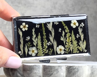 Handmade Resin Pill Box with Real Pressed Flowers, 7-Day Botanical Travel Organizer