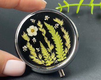 Pillerask med riktig torkad blomma: Handgjord resemedicinförvaring