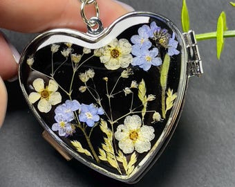 Pillerask med hjärta och nyckelring med riktiga blommor, pillerorganisatör