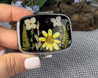 Pill Box: 2-Compartment Epoxy Resin Pill Case Dried Flower