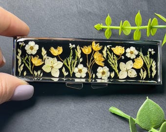 Pastillero semanal de flores naturales, hecho a mano.