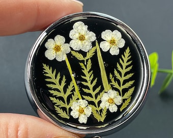 Pastillero de flores secas: organizador de medicamentos de viaje hecho a mano